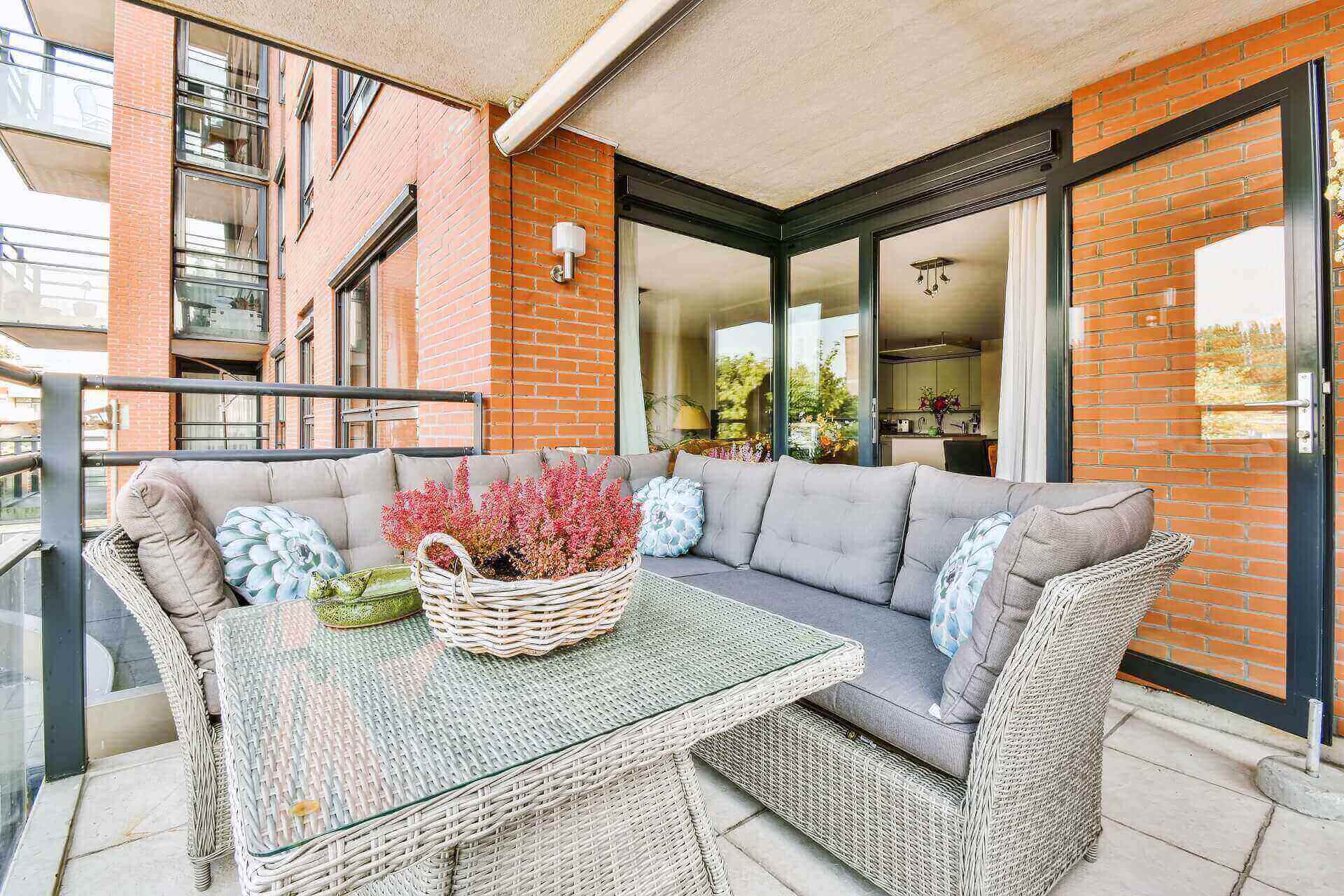balcony-with-a-large-wicker-gray-armchair-WFTDUN4